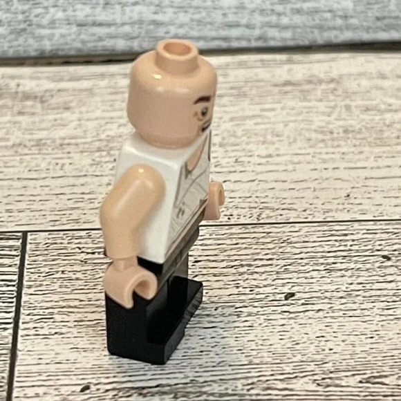 LEGO® Teenage Mutant Ninja Turtles™ 79119 VICTOR Minifigure - Picture 4 of 4